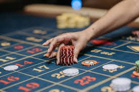 Evolution Gaming live roulette table with dealer and real-time broadcast on cahayatoto login